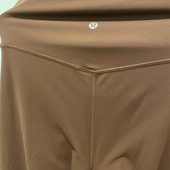 Lullulemon legging was seldom used - Picture 7 of 8